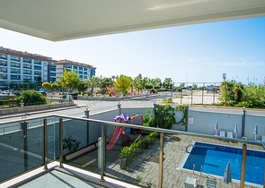 اطلالة بحر - دوبلكس فاخرة من تصميم 2 غرفة وصالة - في كاستل / الانيا 