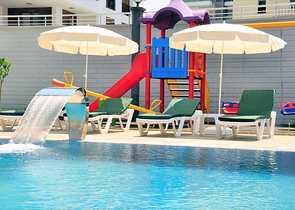 اطلالة بحر - دوبلكس فاخرة من تصميم 2 غرفة وصالة - في كاستل / الانيا 