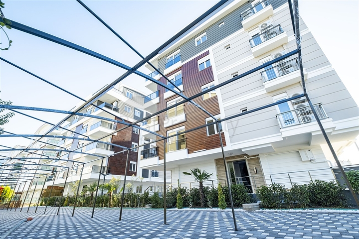 شقق بتصميمات مختلفة في مجمع جديد في ليمان