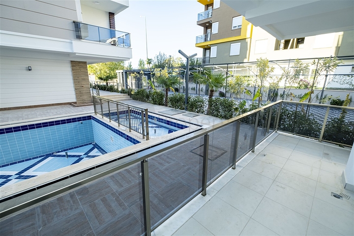 شقق بتصميمات مختلفة في مجمع جديد في ليمان