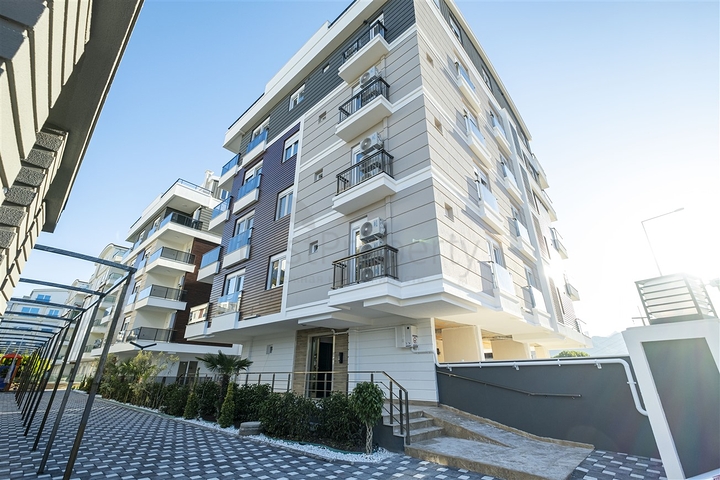 شقق بتصميمات مختلفة في مجمع جديد في ليمان