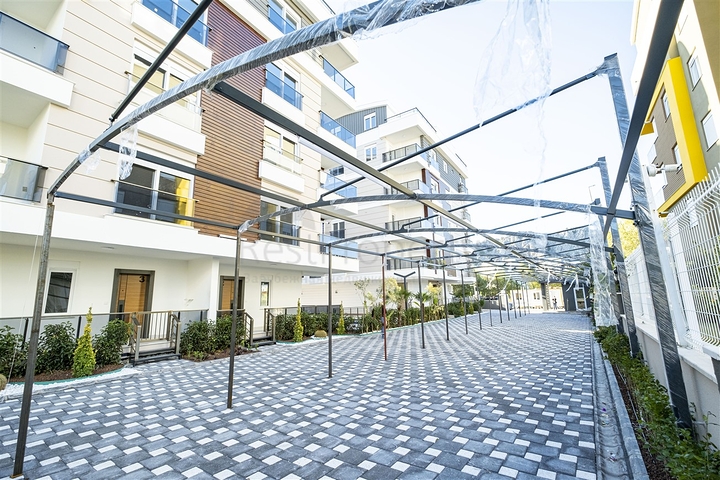 شقق بتصميمات مختلفة في مجمع جديد في ليمان