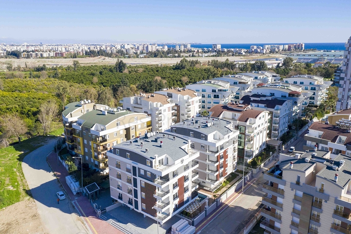 شقق بتصميمات مختلفة في مجمع جديد في ليمان