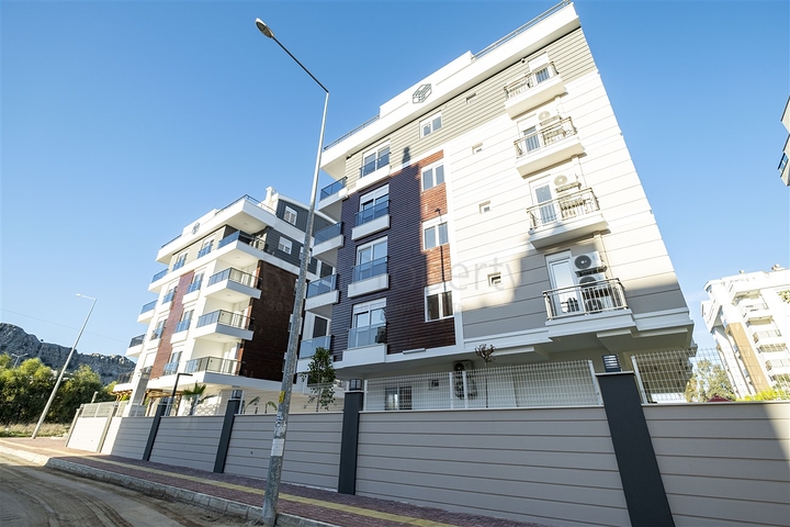 شقق بتصميمات مختلفة في مجمع جديد في ليمان