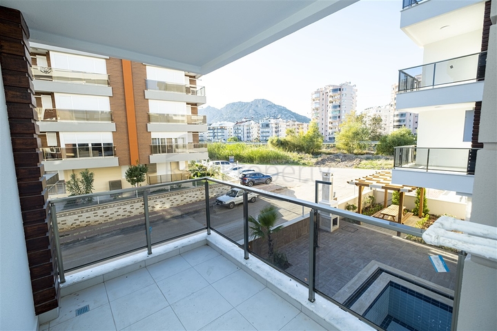 شقق بتصميمات مختلفة في مجمع جديد في ليمان