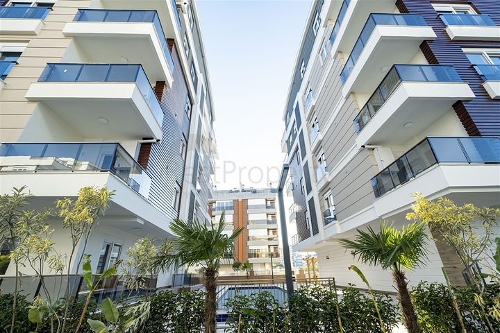 شقق بتصميمات مختلفة في مجمع جديد في ليمان