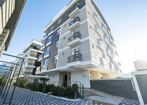 شقق بتصميمات مختلفة في مجمع جديد في ليمان