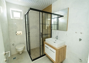 شقق بتصميمات مختلفة في مجمع جديد في ليمان