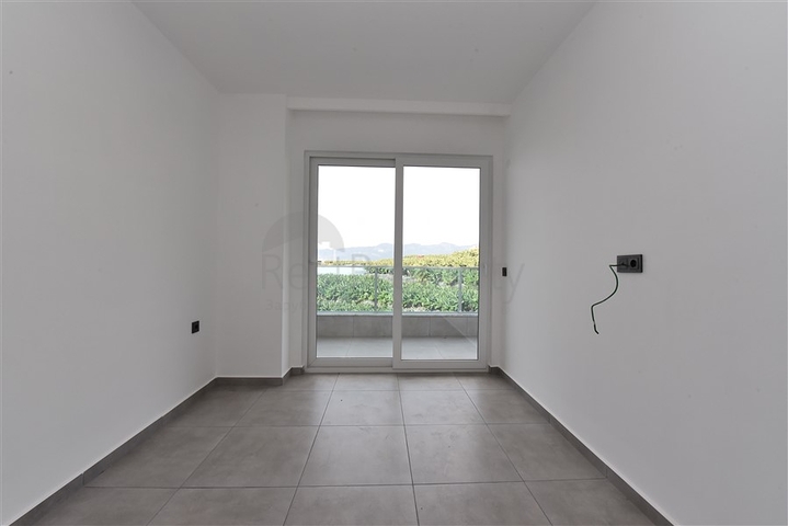 شقة غرفة وصالة - مجمع سكني حديث - في مهموتلار / الانيا 