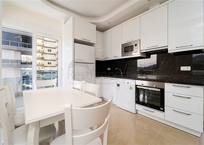 شقة غرفة وصالة - مجمع سكني حديث - قريب من الاسواق والبحر - في مهموتلار / الانيا 