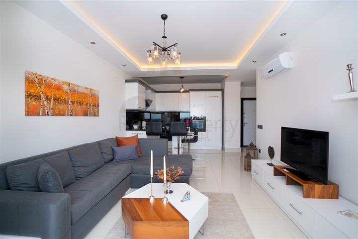 اطلالة بحر - شقة غرفة وصالة - ضمن مجمع 5 نجوم - في منطقة توسمور / الانيا 