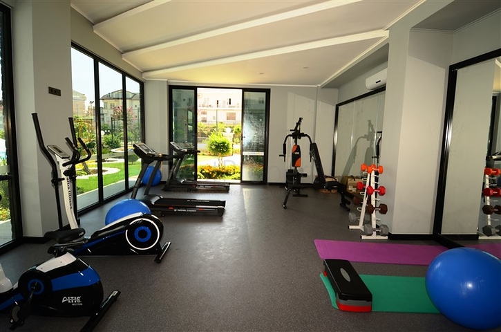 اطلالة بحر - شقة غرفة وصالة - ضمن مجمع 5 نجوم - في منطقة توسمور / الانيا 