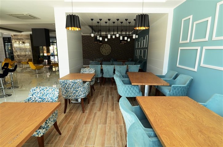 اطلالة بحر - شقة غرفة وصالة - ضمن مجمع 5 نجوم - في منطقة توسمور / الانيا 