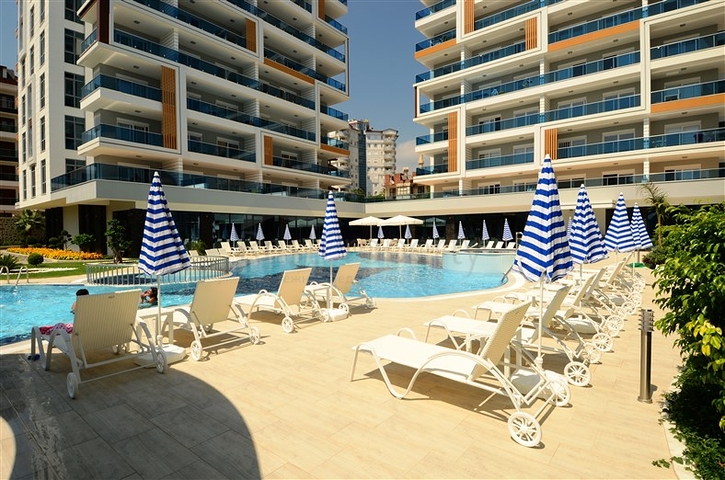 اطلالة بحر - شقة غرفة وصالة - ضمن مجمع 5 نجوم - في منطقة توسمور / الانيا 