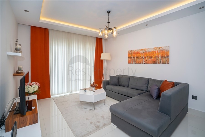 اطلالة بحر - شقة غرفة وصالة - ضمن مجمع 5 نجوم - في منطقة توسمور / الانيا 