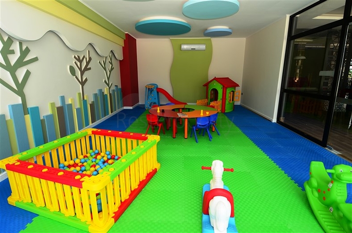 اطلالة بحر - شقة غرفة وصالة - ضمن مجمع 5 نجوم - في منطقة توسمور / الانيا 