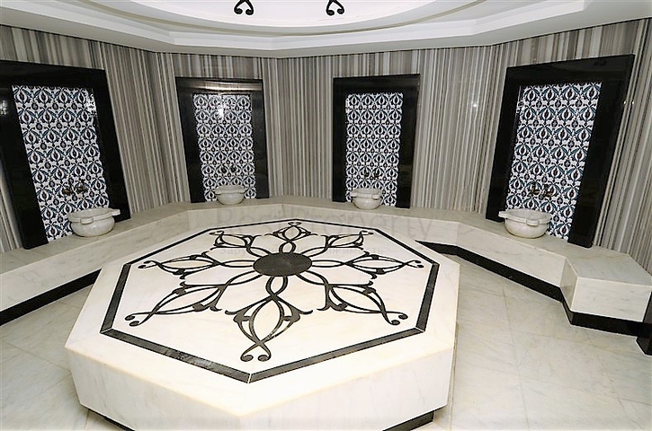 اطلالة بحر - شقة غرفة وصالة - ضمن مجمع 5 نجوم - في منطقة توسمور / الانيا 