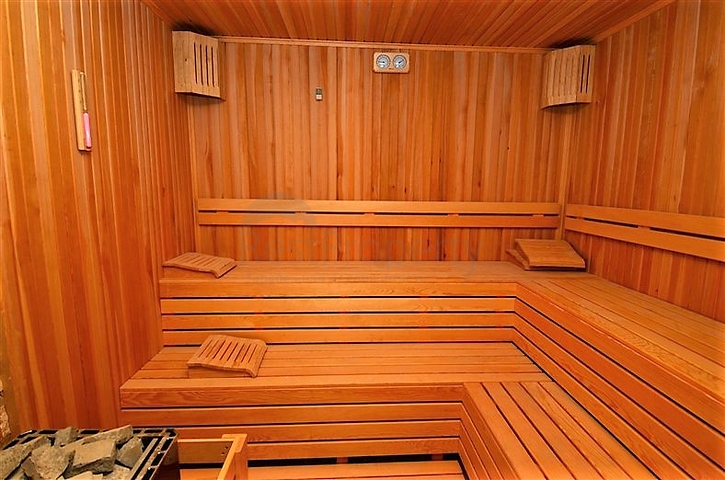 اطلالة بحر - شقة غرفة وصالة - ضمن مجمع 5 نجوم - في منطقة توسمور / الانيا 