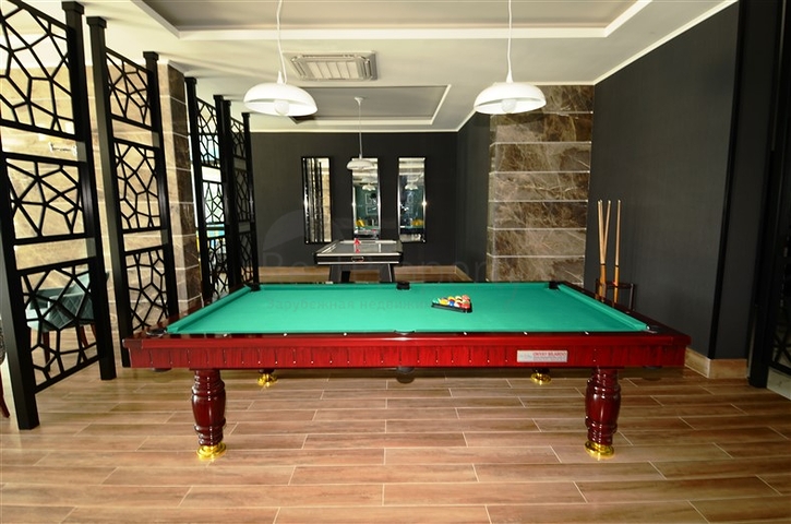 اطلالة بحر - شقة غرفة وصالة - ضمن مجمع 5 نجوم - في منطقة توسمور / الانيا 