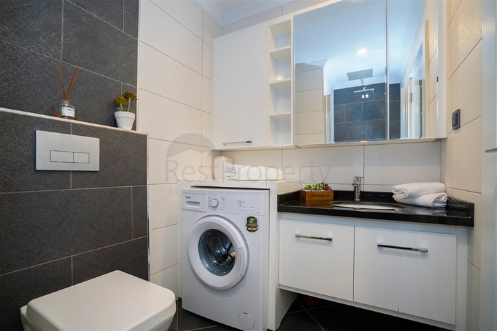 اطلالة بحر - شقة غرفة وصالة - ضمن مجمع 5 نجوم - في منطقة توسمور / الانيا 