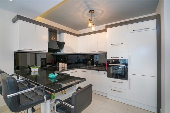 اطلالة بحر - شقة غرفة وصالة - ضمن مجمع 5 نجوم - في منطقة توسمور / الانيا 