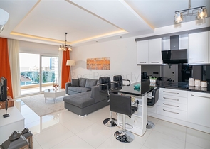 اطلالة بحر - شقة غرفة وصالة - ضمن مجمع 5 نجوم - في منطقة توسمور / الانيا 