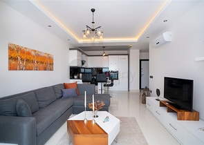 اطلالة بحر - شقة غرفة وصالة - ضمن مجمع 5 نجوم - في منطقة توسمور / الانيا 