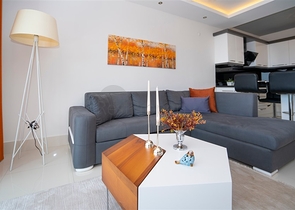 اطلالة بحر - شقة غرفة وصالة - ضمن مجمع 5 نجوم - في منطقة توسمور / الانيا 