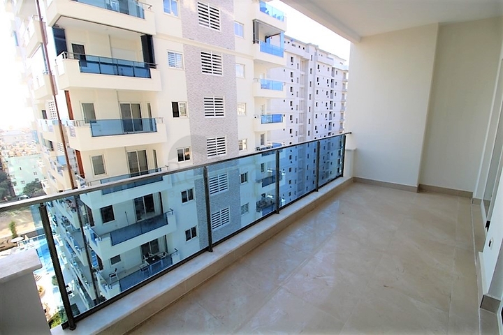 مجمع فاخر - طابق مرتفع - غرفة وصالة - في مهموتلار / الانيا 