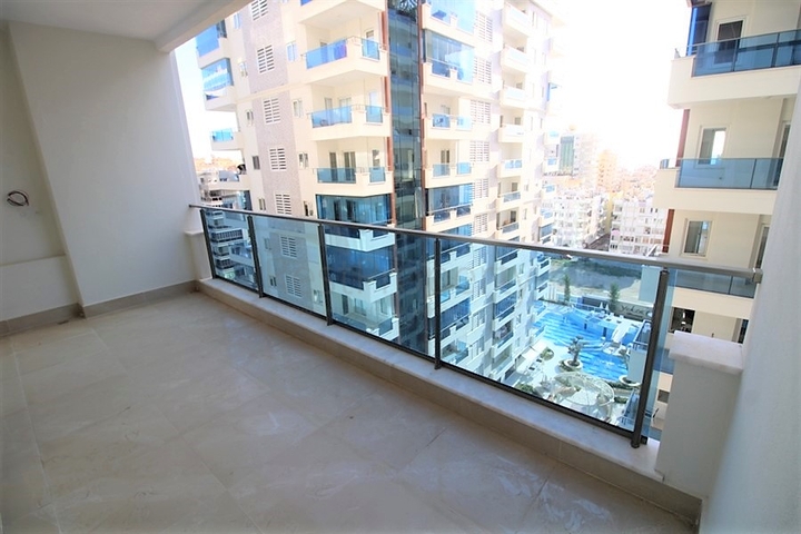 مجمع فاخر - طابق مرتفع - غرفة وصالة - في مهموتلار / الانيا 