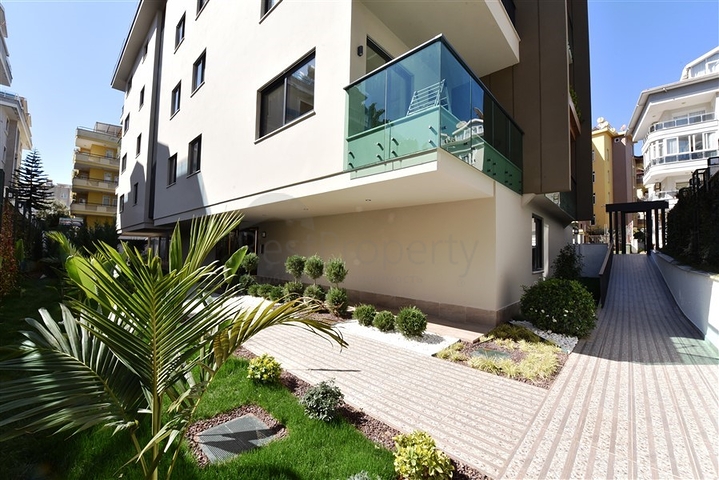 ضمن مجمع فاخر -في موقع استراتيجي - شقة 2 غرفة وصالة -  مركز الانيا 