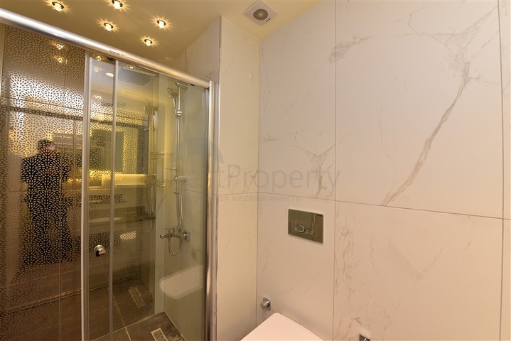 ضمن مجمع فاخر -في موقع استراتيجي - شقة 2 غرفة وصالة -  مركز الانيا 