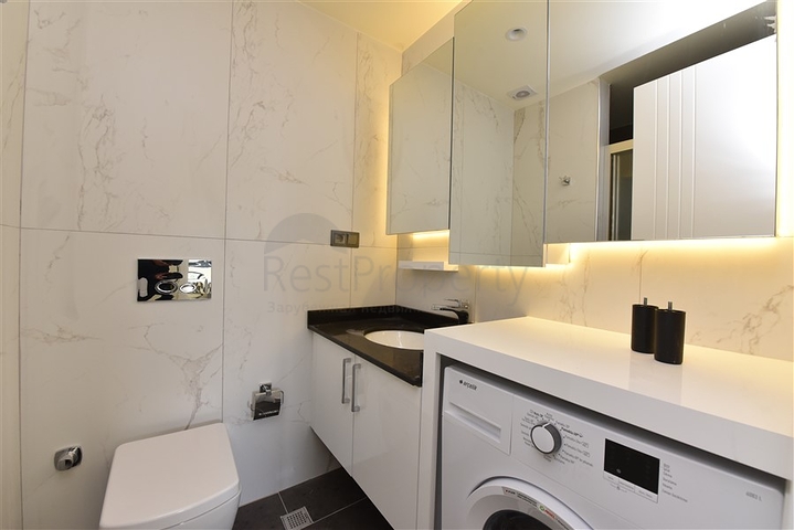 ضمن مجمع فاخر -في موقع استراتيجي - شقة 2 غرفة وصالة -  مركز الانيا 