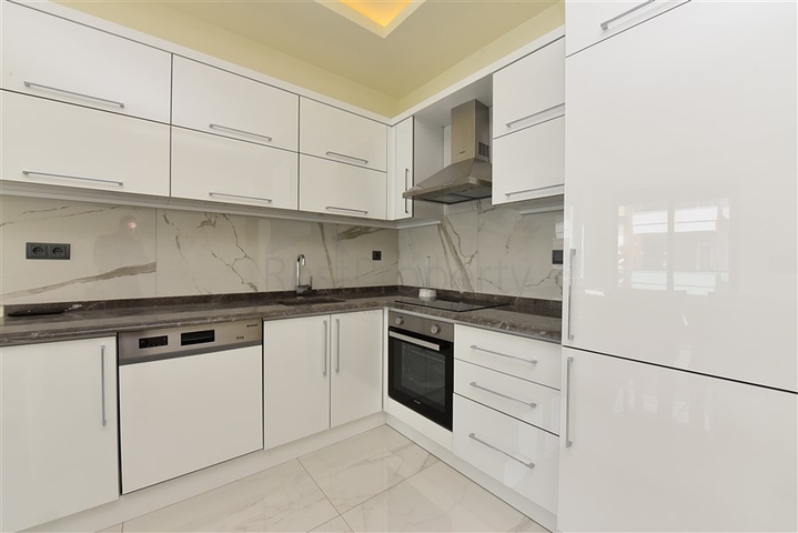 ضمن مجمع فاخر -في موقع استراتيجي - شقة 2 غرفة وصالة -  مركز الانيا 