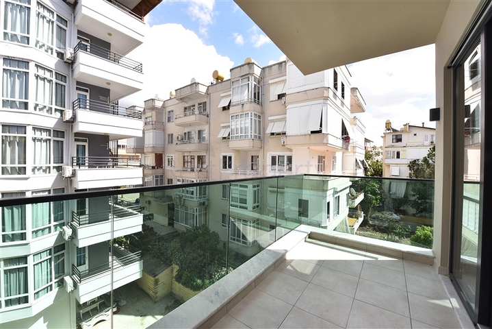 ضمن مجمع فاخر -في موقع استراتيجي - شقة 2 غرفة وصالة -  مركز الانيا 