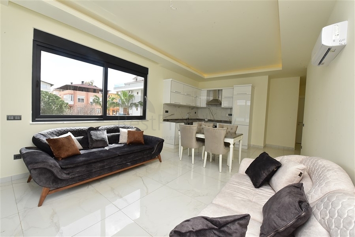 ضمن مجمع فاخر -في موقع استراتيجي - شقة 2 غرفة وصالة -  مركز الانيا 