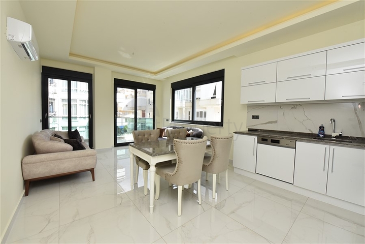 ضمن مجمع فاخر -في موقع استراتيجي - شقة 2 غرفة وصالة -  مركز الانيا 