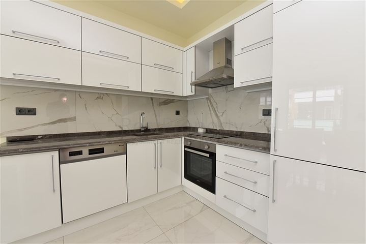 ضمن مجمع فاخر -في موقع استراتيجي - شقة 2 غرفة وصالة -  مركز الانيا 