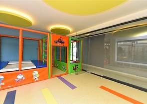 ضمن مجمع فاخر -في موقع استراتيجي - شقة 2 غرفة وصالة -  مركز الانيا 