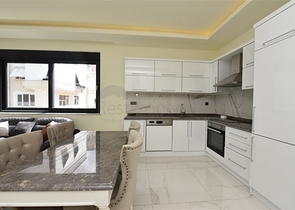 ضمن مجمع فاخر -في موقع استراتيجي - شقة 2 غرفة وصالة -  مركز الانيا 