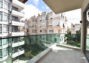 ضمن مجمع فاخر -في موقع استراتيجي - شقة 2 غرفة وصالة -  مركز الانيا 