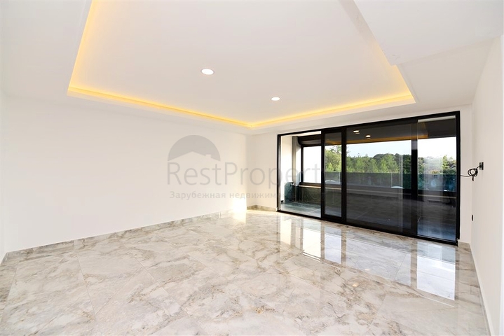 للباحثين عن التميز والفخامة - فيلا قيد الانشاء بموقع ومواصفات عالية - في كارجي جاك / الانيا 