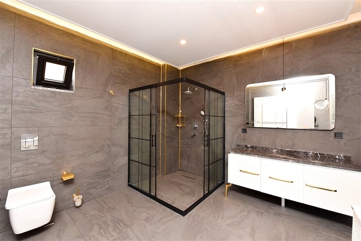 للباحثين عن التميز والفخامة - فيلا قيد الانشاء بموقع ومواصفات عالية - في كارجي جاك / الانيا 