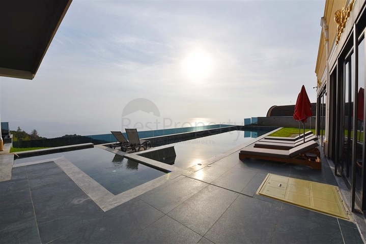 للباحثين عن التميز والفخامة - فيلا قيد الانشاء بموقع ومواصفات عالية - في كارجي جاك / الانيا 