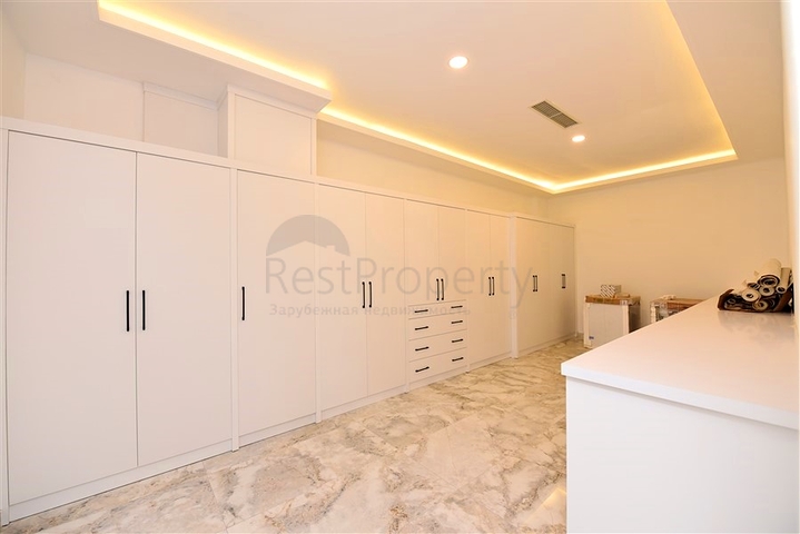 للباحثين عن التميز والفخامة - فيلا قيد الانشاء بموقع ومواصفات عالية - في كارجي جاك / الانيا 