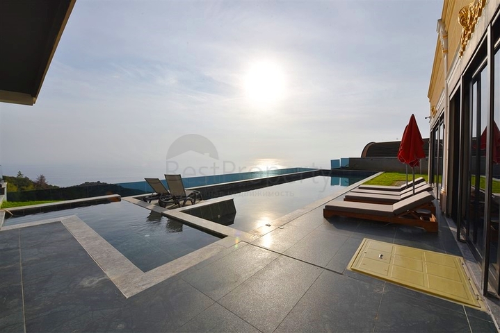 للباحثين عن التميز والفخامة - فيلا قيد الانشاء بموقع ومواصفات عالية - في كارجي جاك / الانيا 