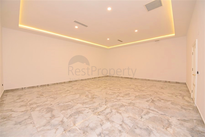 للباحثين عن التميز والفخامة - فيلا قيد الانشاء بموقع ومواصفات عالية - في كارجي جاك / الانيا 