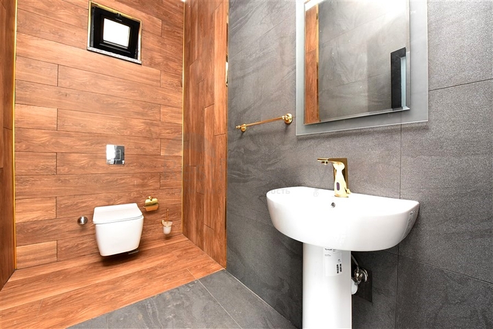 للباحثين عن التميز والفخامة - فيلا قيد الانشاء بموقع ومواصفات عالية - في كارجي جاك / الانيا 