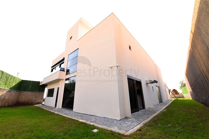 للباحثين عن التميز والفخامة - فيلا قيد الانشاء بموقع ومواصفات عالية - في كارجي جاك / الانيا 