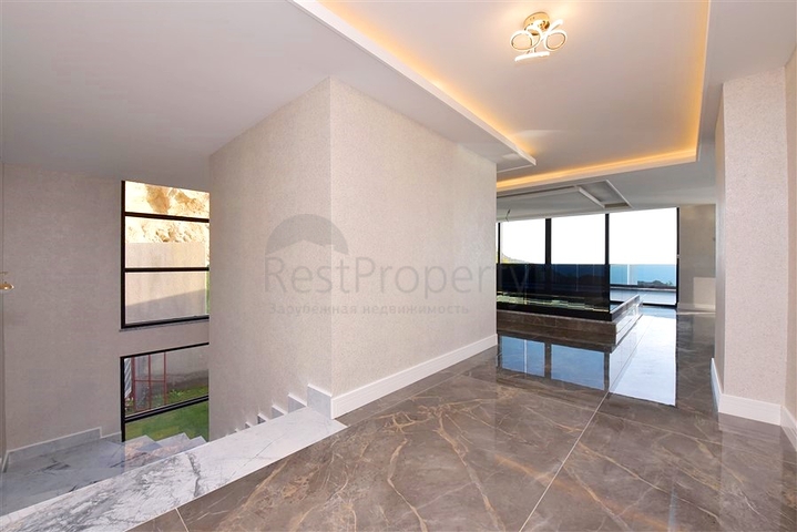 للباحثين عن التميز والفخامة - فيلا قيد الانشاء بموقع ومواصفات عالية - في كارجي جاك / الانيا 